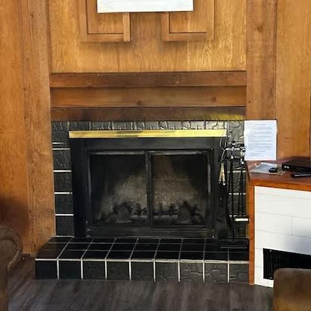 Views Inside Yosemite-Timber Lodge-Sleeps 6 ヨセミテ・ウェスト エクステリア 写真